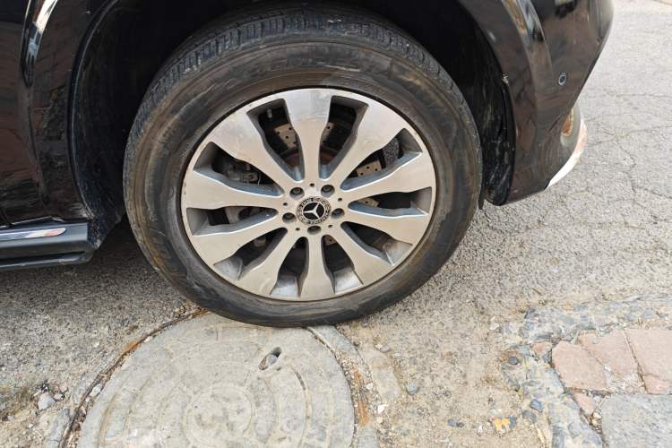 Used Mercedes-Benz GLS 2017 GLS 400 4MATIC Fashion Edition Right Front Wheel Hub