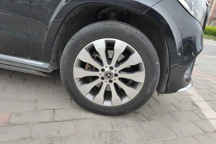Used Mercedes-Benz GLS 2017 GLS 400 4MATIC Dynamic Model Right Front Wheel Hub