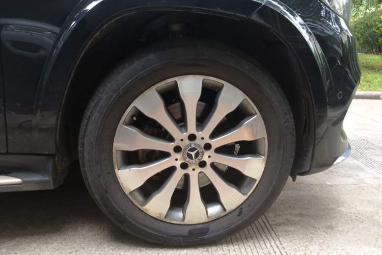 Used Mercedes-Benz GLS 2017 GLS 400 4MATIC Dynamic Model Right Front Wheel Hub
