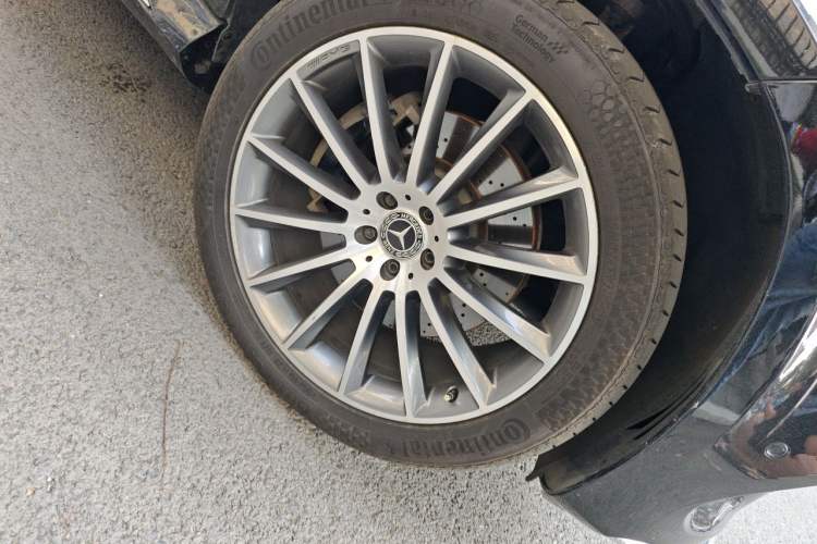 Used Mercedes-Benz GLS 2017 GLS 500 4MATIC Right Front Wheel Hub