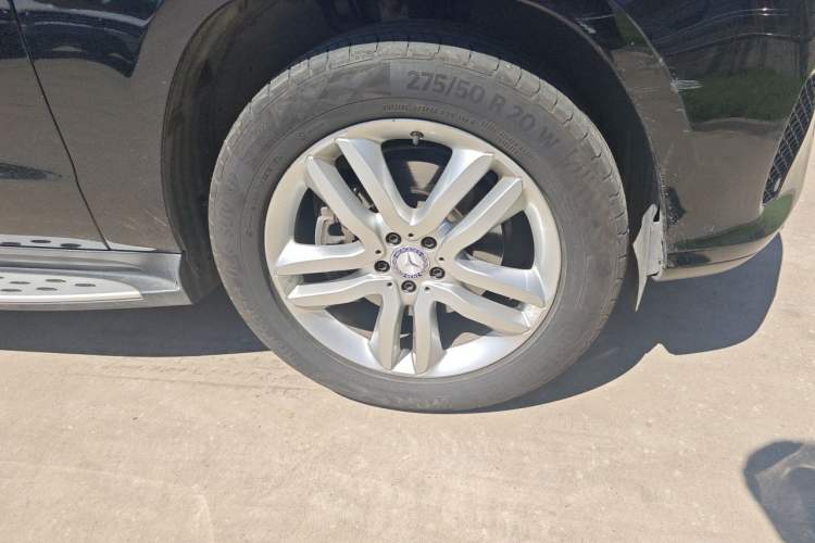 Used Mercedes-Benz GLS  Right Front Wheel Hub