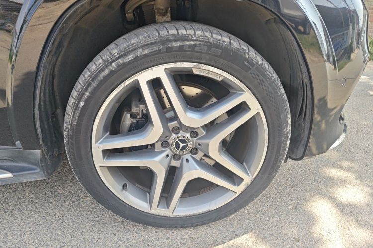Used Mercedes-Benz GLS  Right Front Wheel Hub