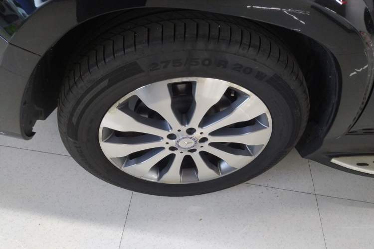 Used Mercedes-Benz GLS 2017 GLS 400 4MATIC Dynamic Model Right Rear Wheel Hub