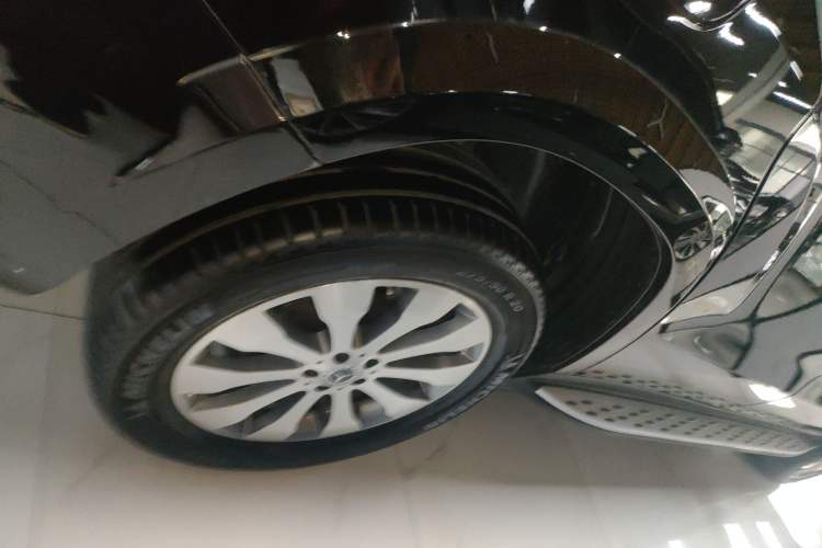 Used Mercedes-Benz GLS 2017 GLS 400 4MATIC Dynamic Model Right Rear Wheel Hub