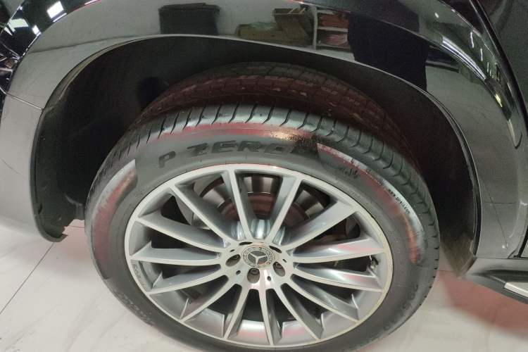 Used Mercedes-Benz GLS 2017 GLS 500 4MATIC Right Rear Wheel Hub