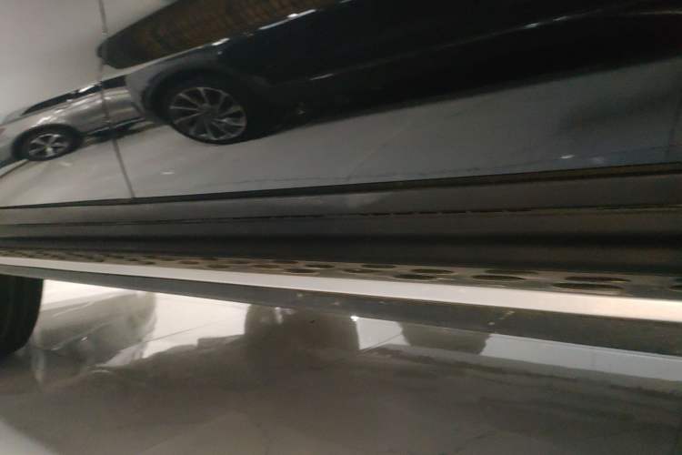 Used Mercedes-Benz GLS 2017 GLS 400 4MATIC Dynamic Model Right Side Sill