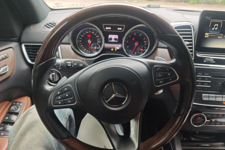 Used Mercedes-Benz GLS 2017 GLS 400 4MATIC Luxury Model Steering Wheel