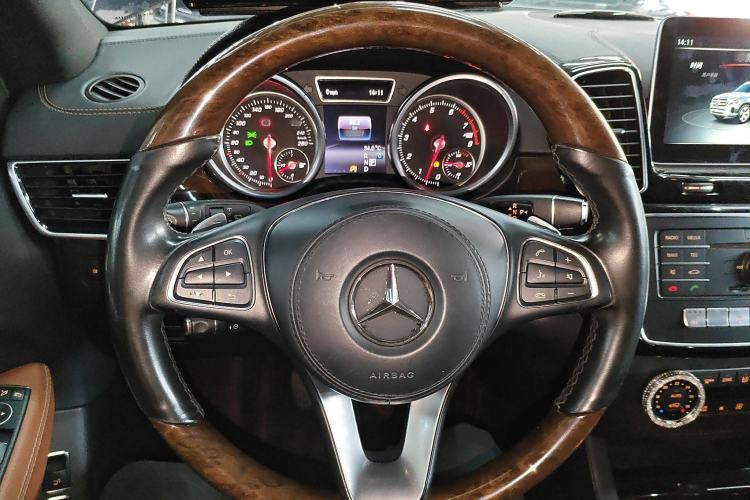 Used Mercedes-Benz GLS 2017 GLS 400 4MATIC Luxury Model Steering Wheel