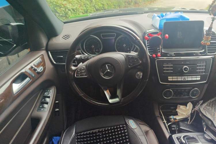 Used Mercedes-Benz GLS 2017 GLS 400 4MATIC Dynamic Model Steering Wheel
