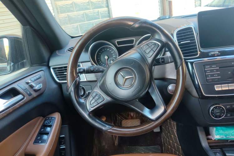Used Mercedes-Benz GLS 2017 GLS 400 4MATIC Luxury Model Steering Wheel