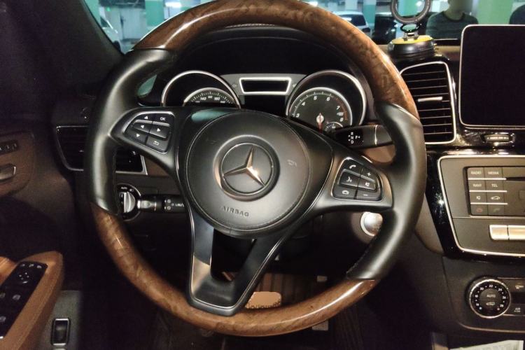 Used Mercedes-Benz GLS 2017 GLS 400 4MATIC Luxury Model Steering Wheel