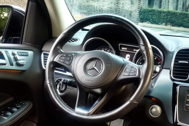 Used Mercedes-Benz GLS 2017 GLS 400 4MATIC Dynamic Model Steering Wheel