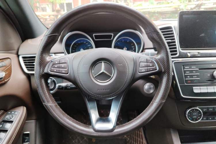 Used Mercedes-Benz GLS 2017 GLS 400 4MATIC Dynamic Model Steering Wheel