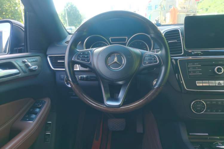 Used Mercedes-Benz GLS 2017 GLS 400 4MATIC Luxury Model Steering Wheel