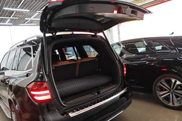 Used Mercedes-Benz GLS 2017 GLS 400 4MATIC Luxury Model Trunk