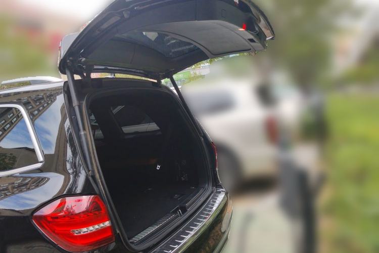 Used Mercedes-Benz GLS  Trunk