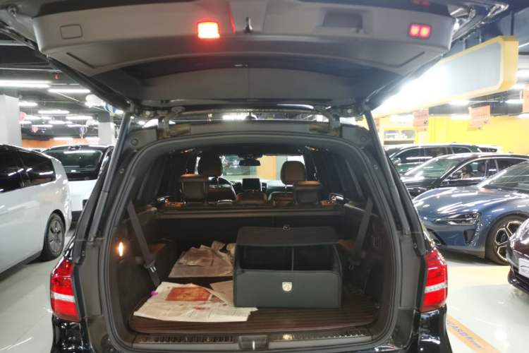 Used Mercedes-Benz GLS 2017 GLS 400 4MATIC Dynamic Model Trunk