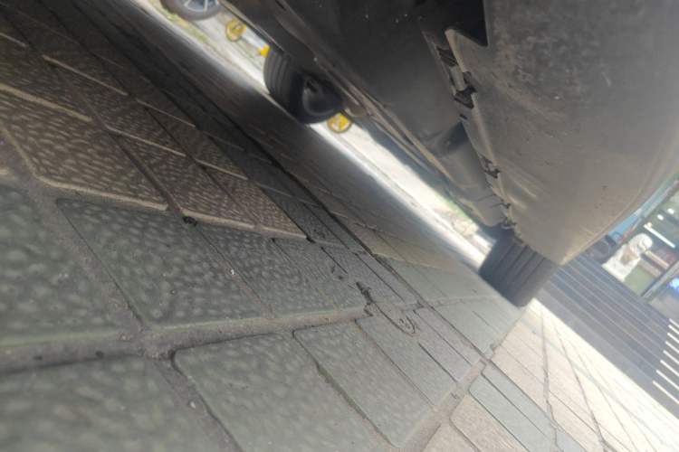 Used Mercedes-Benz GLS  Chassis Front Left