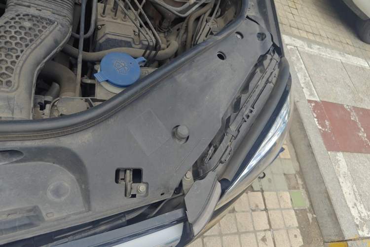 Used Mercedes-Benz GLS  Engine Bay Left