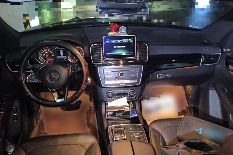 Used Mercedes-Benz GLS  Center Console