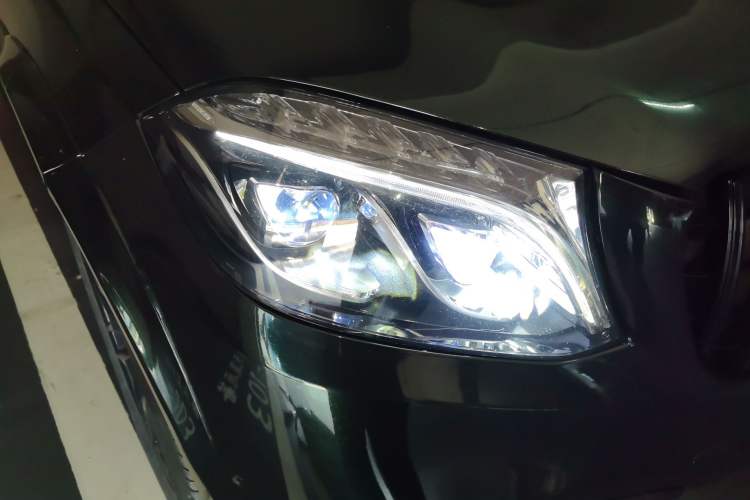 Used Mercedes-Benz GLS 2017 GLS 400 4MATIC Fashion Edition Right Front Headlight