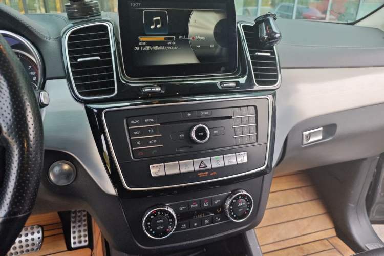 Used Mercedes-Benz GLS 2017 GLS 400 4MATIC Dynamic Model Audio And AC Panel