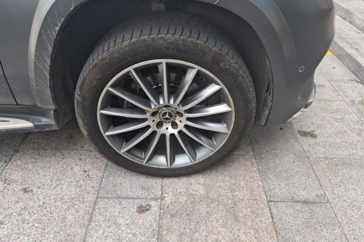 Used Mercedes-Benz GLS 2017 GLS 400 4MATIC Dynamic Model Right Front Wheel Hub