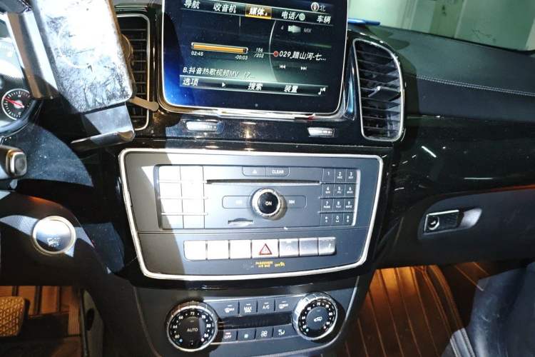 Used Mercedes-Benz GLS 2017 GLS 400 4MATIC Luxury Model Audio And AC Panel