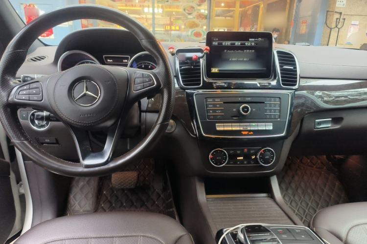 Used Mercedes-Benz GLS  Center Console