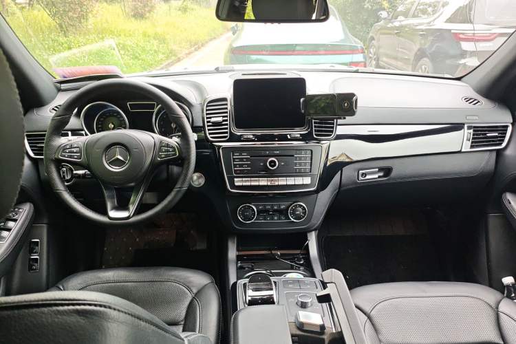 Used Mercedes-Benz GLS  Center Console