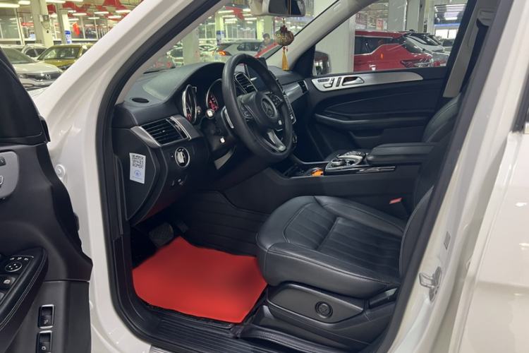 Used Mercedes-Benz GLS 2017 GLS 400 4MATIC Dynamic Model Interior 1