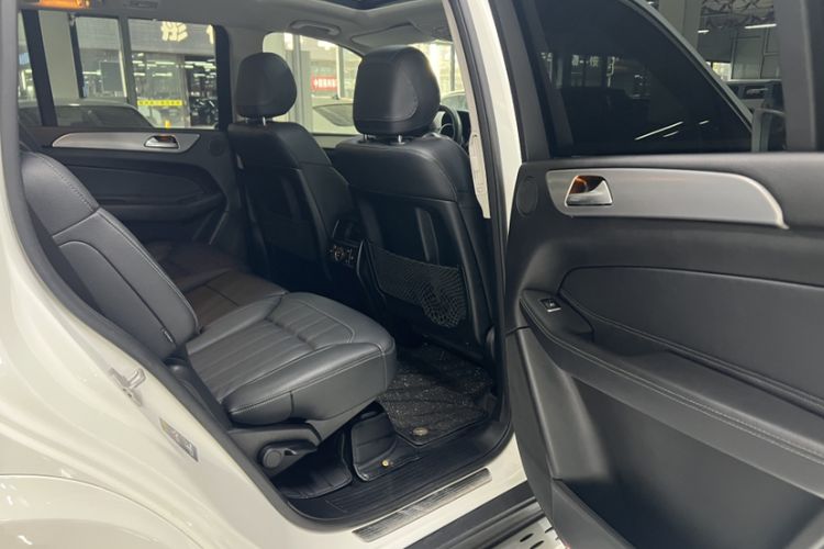 Used Mercedes-Benz GLS 2017 GLS 400 4MATIC Dynamic Model Interior 3