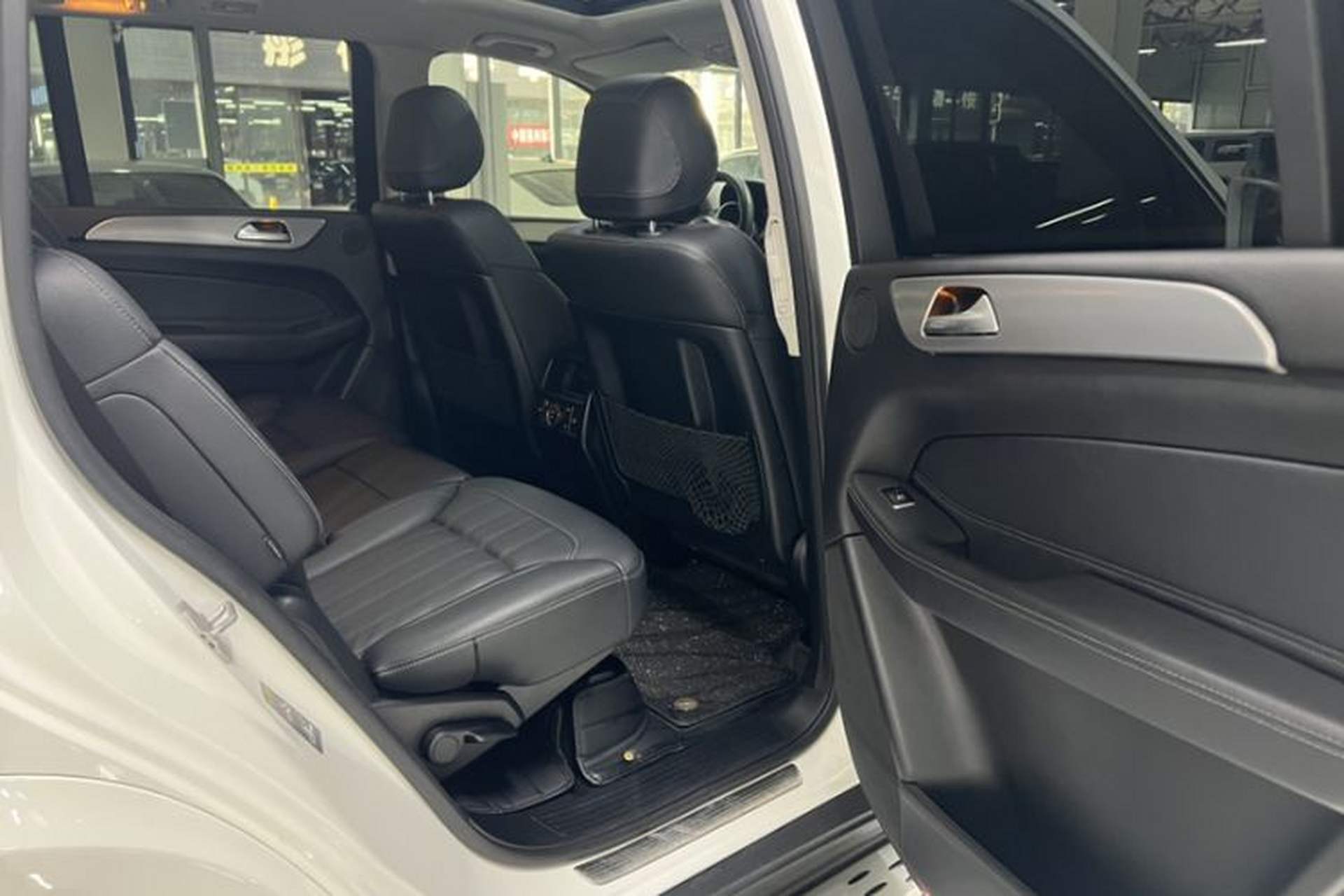 Used Mercedes-Benz GLS 2017 GLS 400 4MATIC Dynamic Model Interior 3