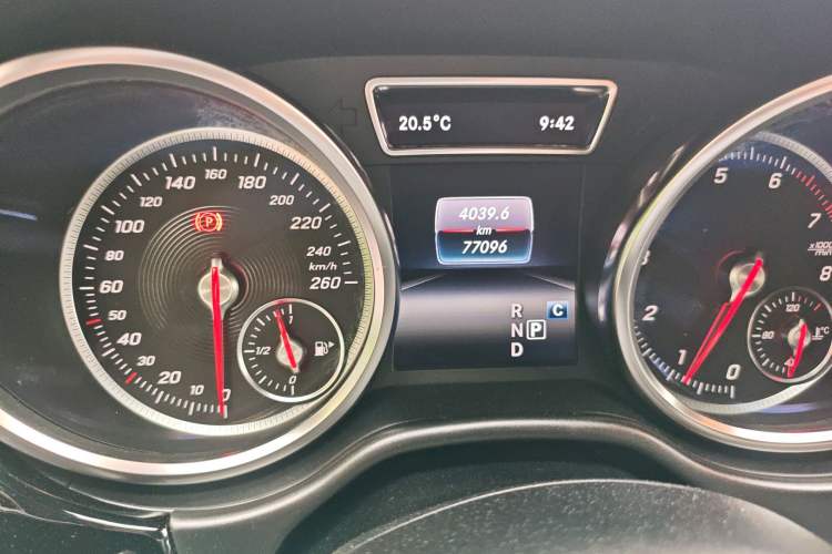 Used Mercedes-Benz GLS  Odometer Close Up