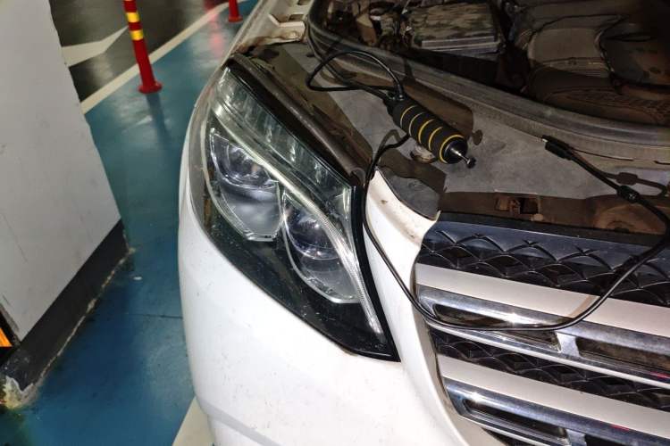 Used Mercedes-Benz GLS 2017 GLS 400 4MATIC Luxury Model Right Front Headlight