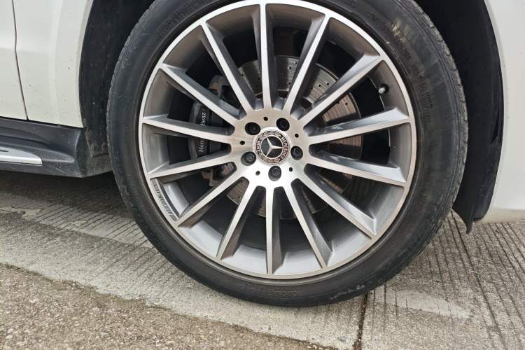 Used Mercedes-Benz GLS  Right Front Wheel Hub