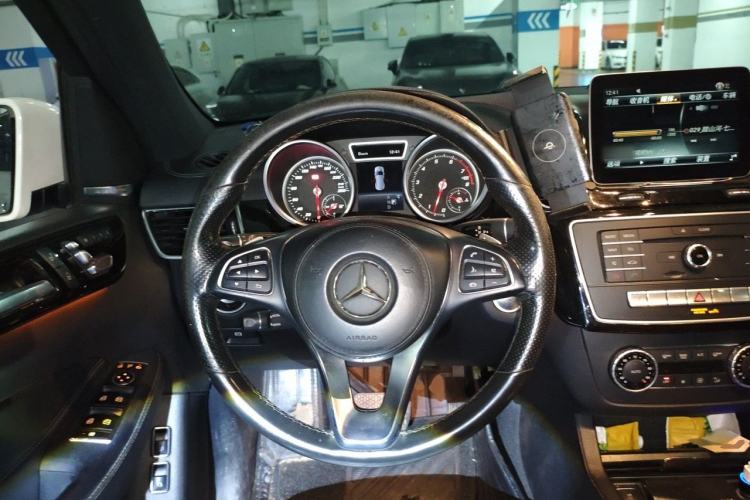 Used Mercedes-Benz GLS 2017 GLS 400 4MATIC Luxury Model Steering Wheel
