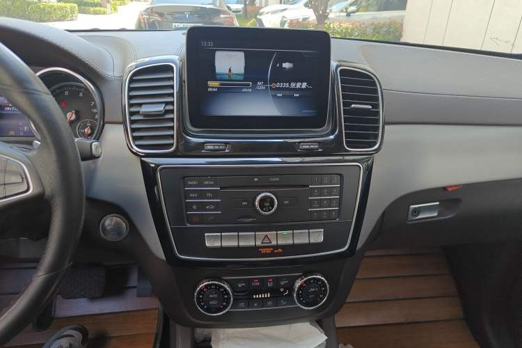 Used Mercedes-Benz GLS 2018 Facelift GLS 320 4MATIC Audio And AC Panel