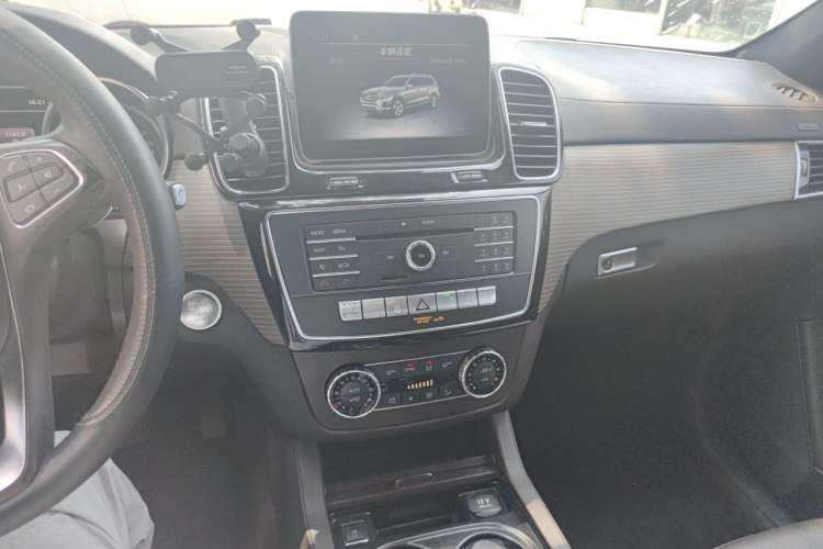 Used Mercedes-Benz GLS 2018 Refreshed GLS 400 4MATIC Dynamic Edition Audio And AC Panel