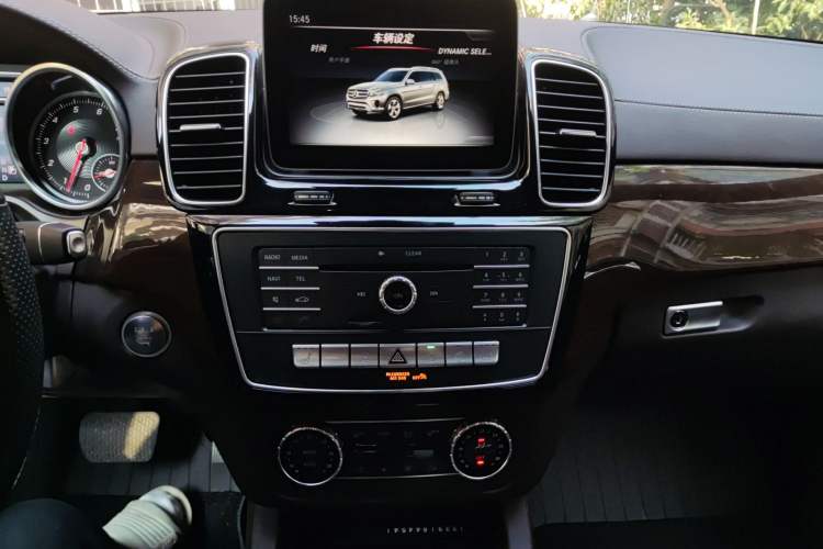 Used Mercedes-Benz GLS 2018 GLS 400 4MATIC Dynamic Model Audio And AC Panel