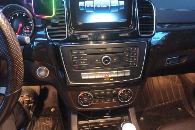 Used Mercedes-Benz GLS 2018 Refreshed GLS 400 4MATIC Dynamic Edition Audio And AC Panel