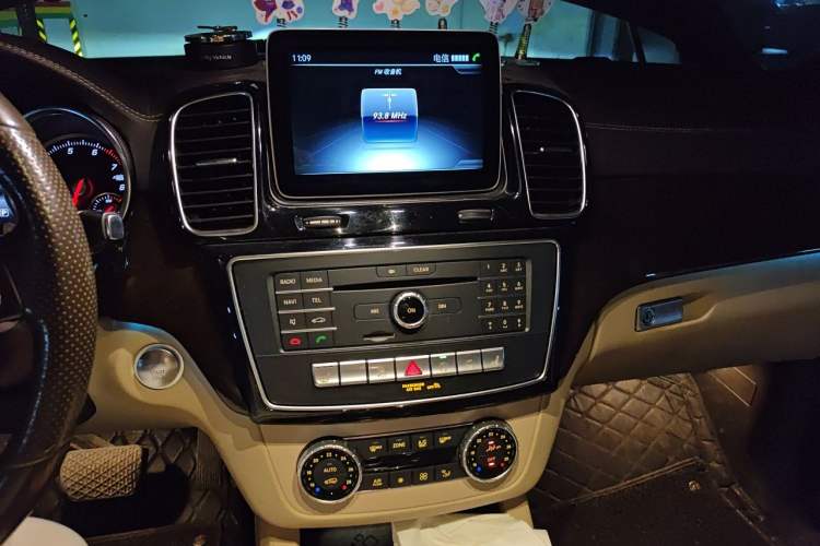 Used Mercedes-Benz GLS 2018 GLS 400 4MATIC Dynamic Model Audio And AC Panel