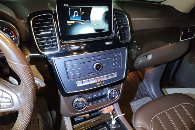 Used Mercedes-Benz GLS 2018 Refreshed GLS 400 4MATIC Dynamic Edition Audio And AC Panel