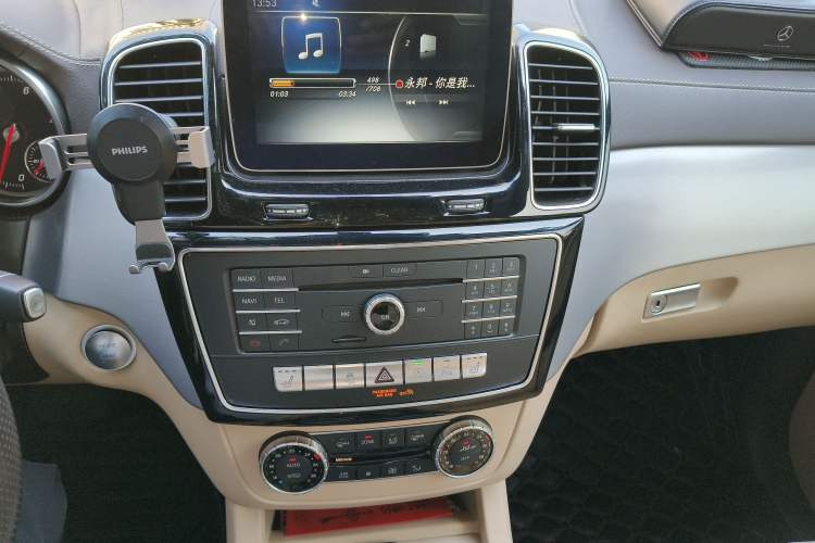 Used Mercedes-Benz GLS 2018 GLS 320 4MATIC Audio And AC Panel