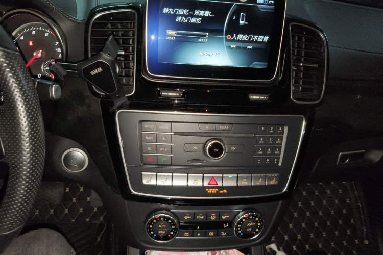 Used Mercedes-Benz GLS  Audio And AC Panel
