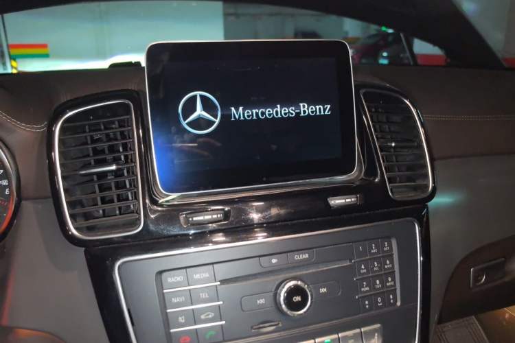 Used Mercedes-Benz GLS 2018 Facelift GLS 320 4MATIC Audio And AC Panel