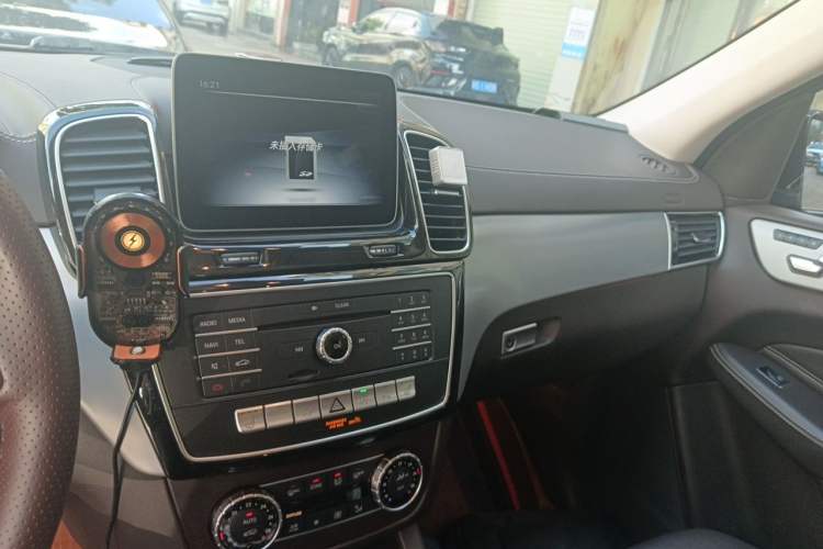 Used Mercedes-Benz GLS 2018 Facelift GLS 320 4MATIC Audio And AC Panel