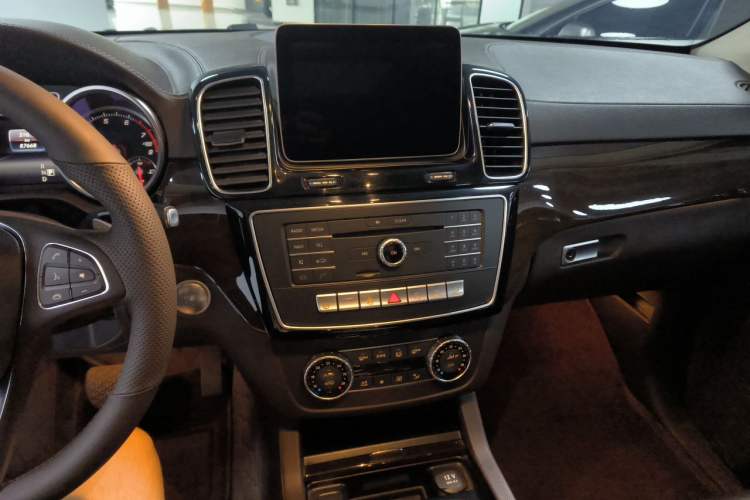 Used Mercedes-Benz GLS 2018 Refreshed GLS 400 4MATIC Dynamic Edition Audio And AC Panel