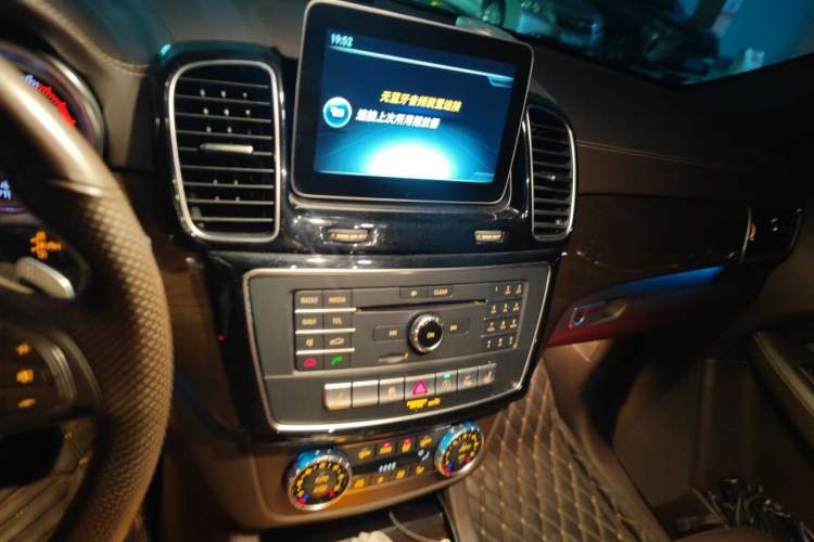 Used Mercedes-Benz GLS 2018 Refreshed GLS 400 4MATIC Dynamic Edition Audio And AC Panel