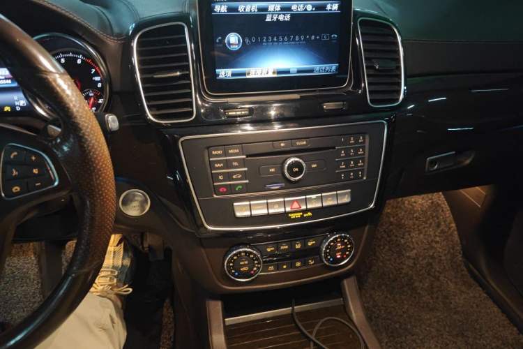 Used Mercedes-Benz GLS 2018 Refreshed GLS 400 4MATIC Dynamic Edition Audio And AC Panel